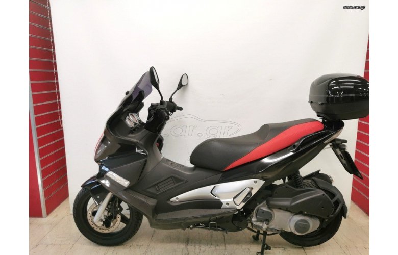 Aprilia SR MAX 300 2011