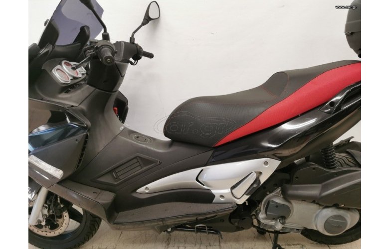 Aprilia SR MAX 300 2011