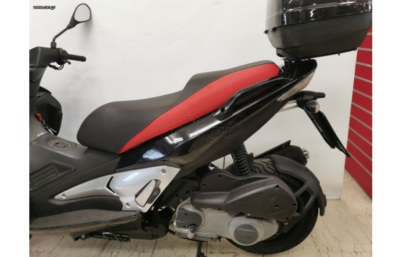 Aprilia SR MAX 300 2011