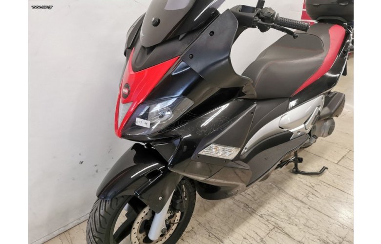 Aprilia SR MAX 300 2011