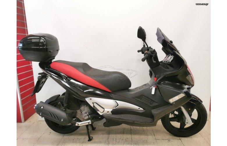 Aprilia SR MAX 300 2011