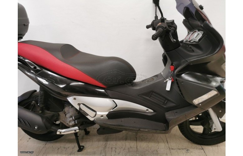 Aprilia SR MAX 300 2011