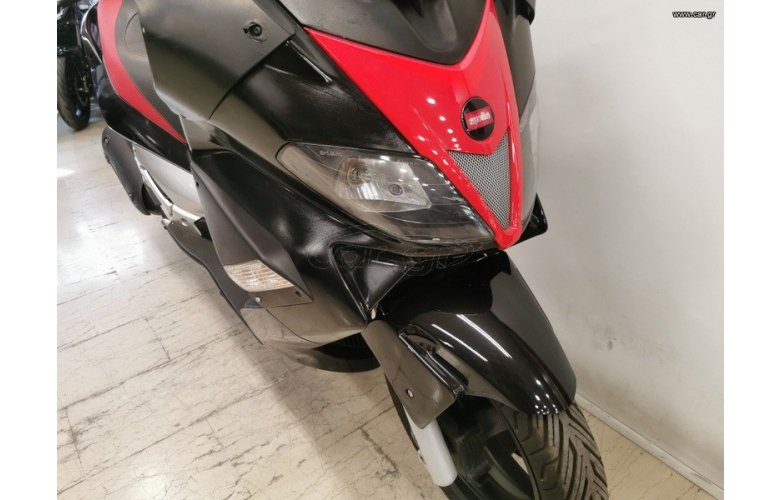 Aprilia SR MAX 300 2011