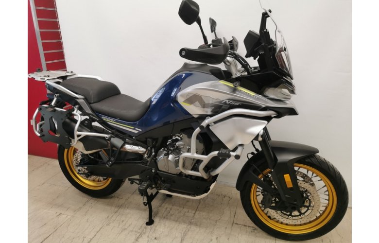 DUCATI CFMOTO MT800 2022