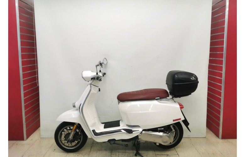 LAMBRETTA V200 2021